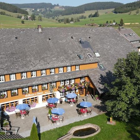 Hotel Zum Loewen - Unteres Wirtshaus ティティゼー・ノイシュタット エクステリア 写真